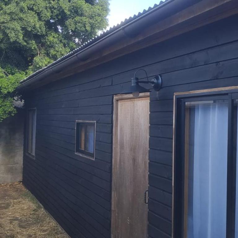 The Black Cabins - One-Bedroom House - 1