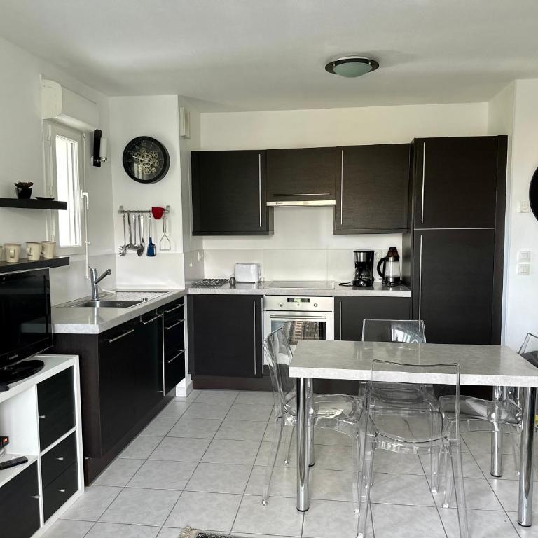 Cure Cambo-les-Bains I Terrasse & PKG I 4PERS - Appartement 1 Chambre - 8