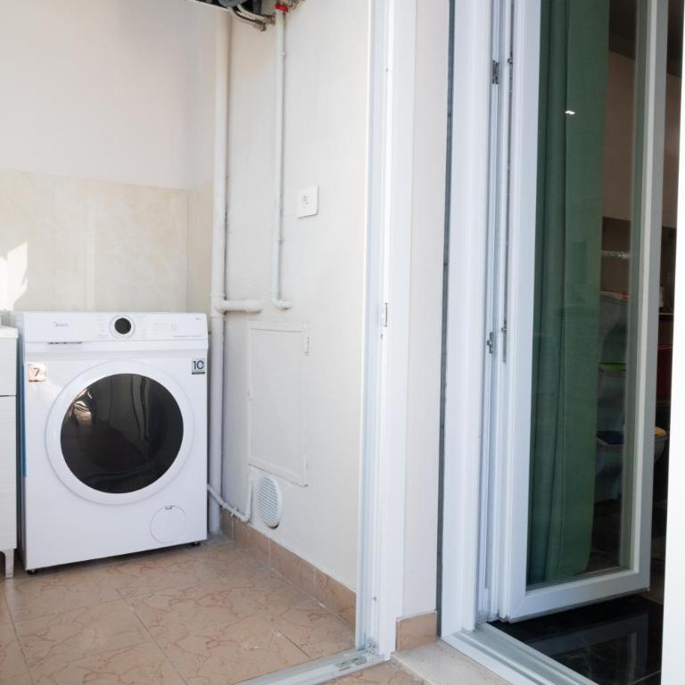 Casa del Mar - Modern 3BR - 100m to Beach - Three-Bedroom Apartment - 25
