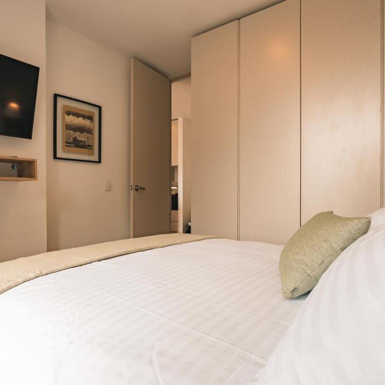 Mountain Views, AC, King Bed, Fast WiFi - Two-Bedroom Apartment - 1