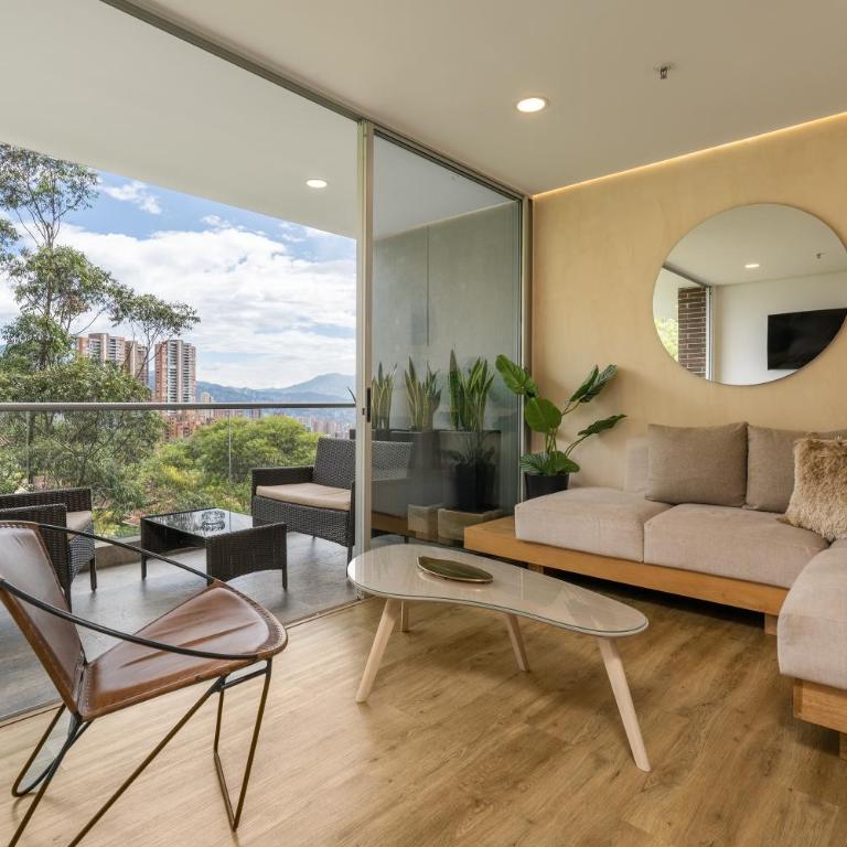 Mountain Views, AC, King Bed, Fast WiFi - Two-Bedroom Apartment - 12
