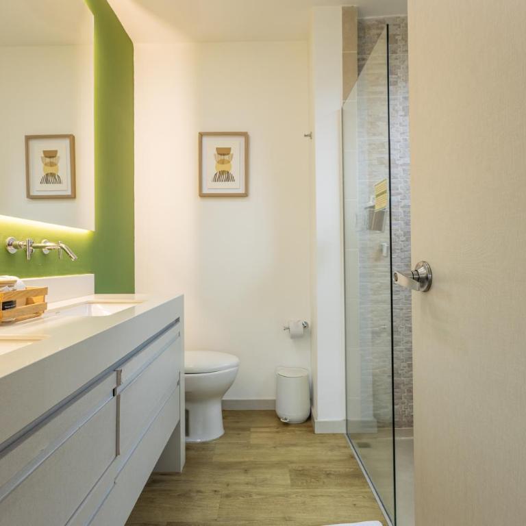 Mountain Views, AC, King Bed, Fast WiFi - Two-Bedroom Apartment - 16