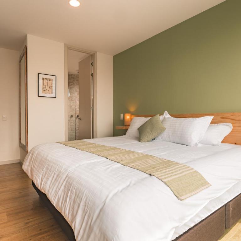 Mountain Views, AC, King Bed, Fast WiFi - Two-Bedroom Apartment - 25