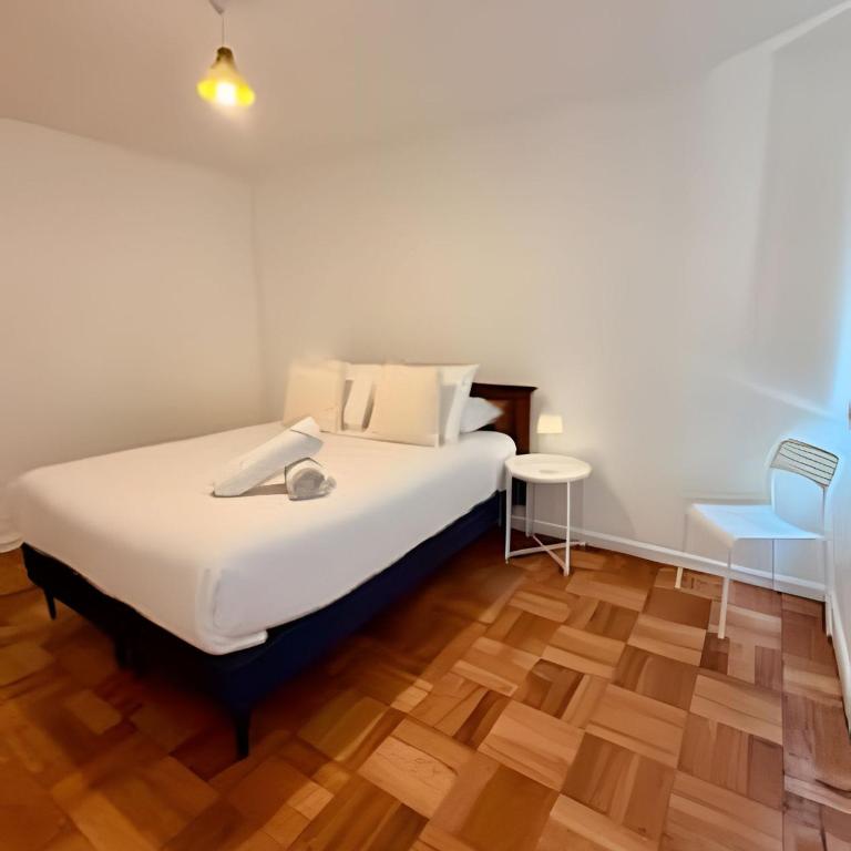 Cómodo 3D con jardín en el corazón de Vitacura - Three-Bedroom Apartment - 2