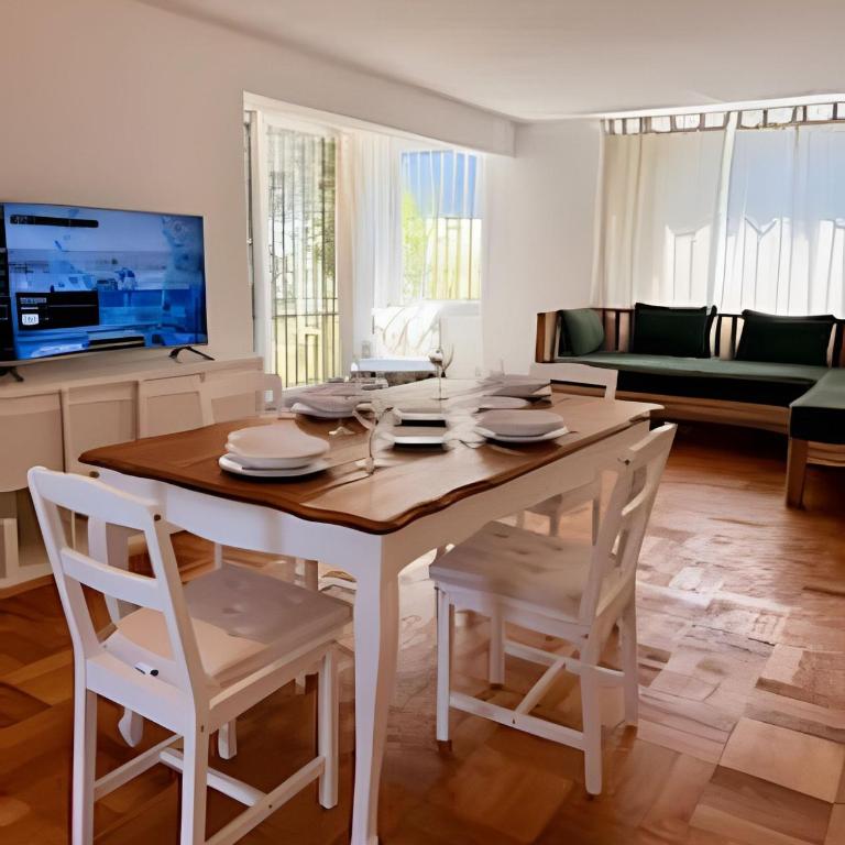 Cómodo 3D con jardín en el corazón de Vitacura - Three-Bedroom Apartment - 1