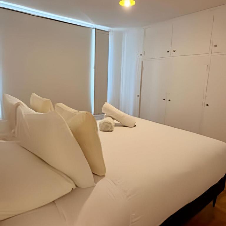 Cómodo 3D con jardín en el corazón de Vitacura - Three-Bedroom Apartment - 6