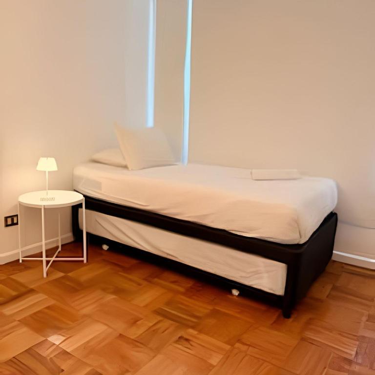 Cómodo 3D con jardín en el corazón de Vitacura - Three-Bedroom Apartment - 8
