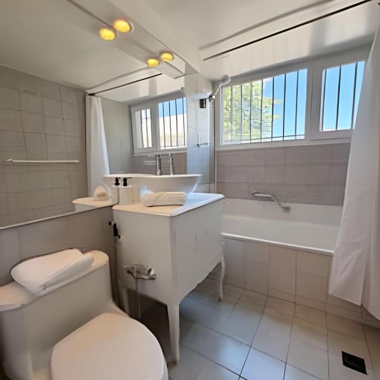 Cómodo 3D con jardín en el corazón de Vitacura - Three-Bedroom Apartment - 16