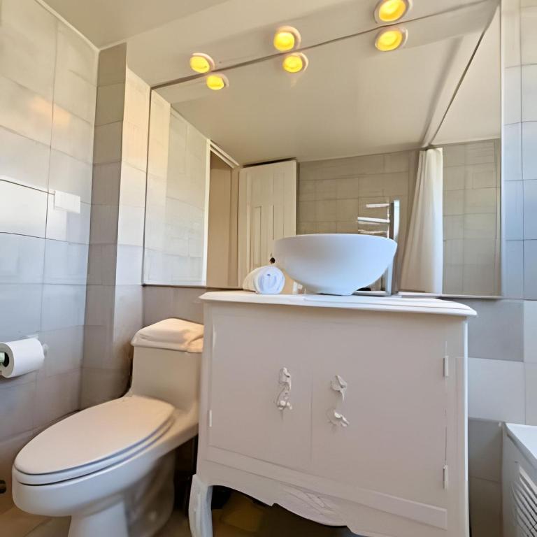 Cómodo 3D con jardín en el corazón de Vitacura - Three-Bedroom Apartment - 33
