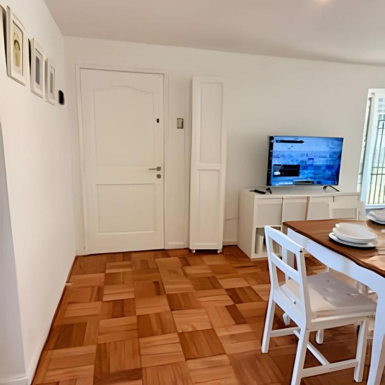Cómodo 3D con jardín en el corazón de Vitacura - Three-Bedroom Apartment - 49