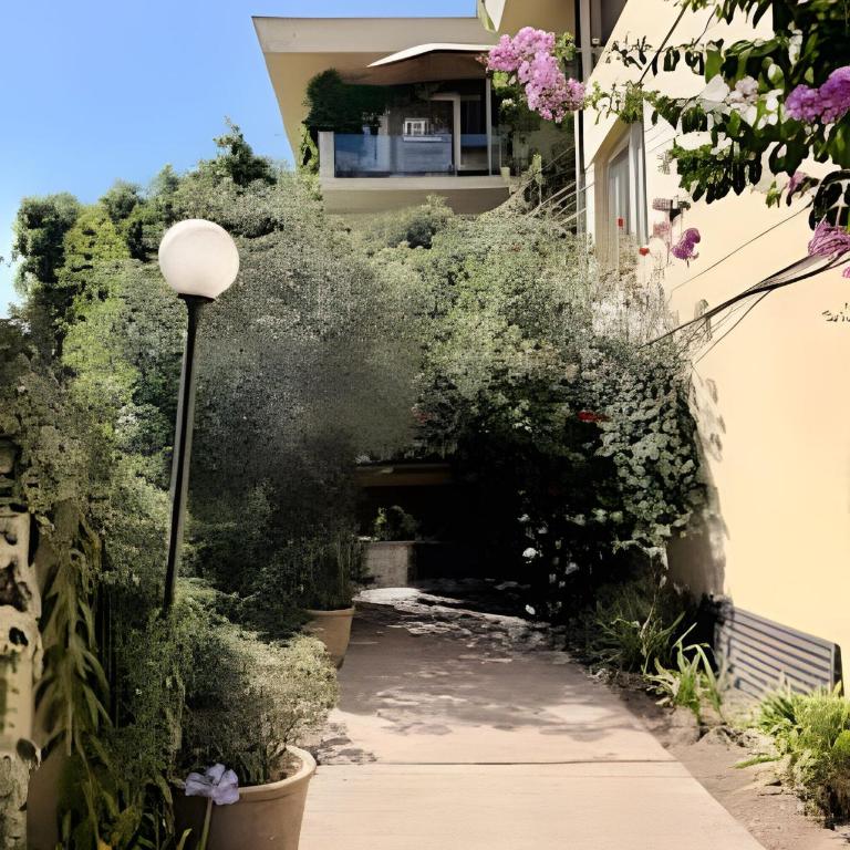 Cómodo 3D con jardín en el corazón de Vitacura - Three-Bedroom Apartment - 54