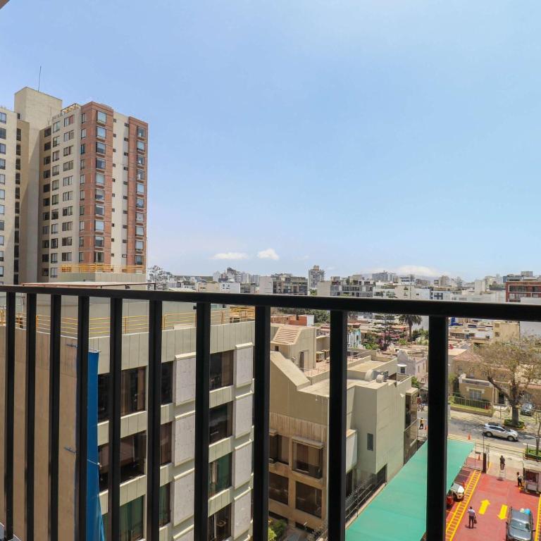 San Martin Living 2BR with Balcony in Miraflores - Apartment - 11