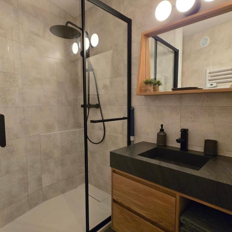 Appartement proche télécabine! Séjour tout inclu! - Apartamento de 1 dormitorio con balcón y vistas a la montaña - 5
