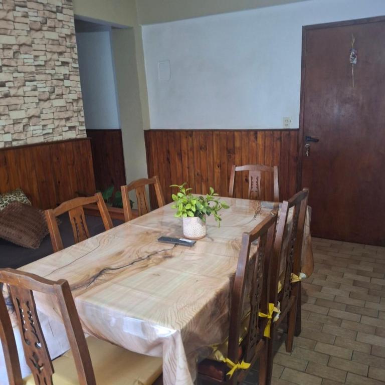 Disfruta de la mejor ubicación Santa Teresita 41 y 2 a 100mts del mar una cuadra del centro - Apartamento de 1 dormitorio - 6