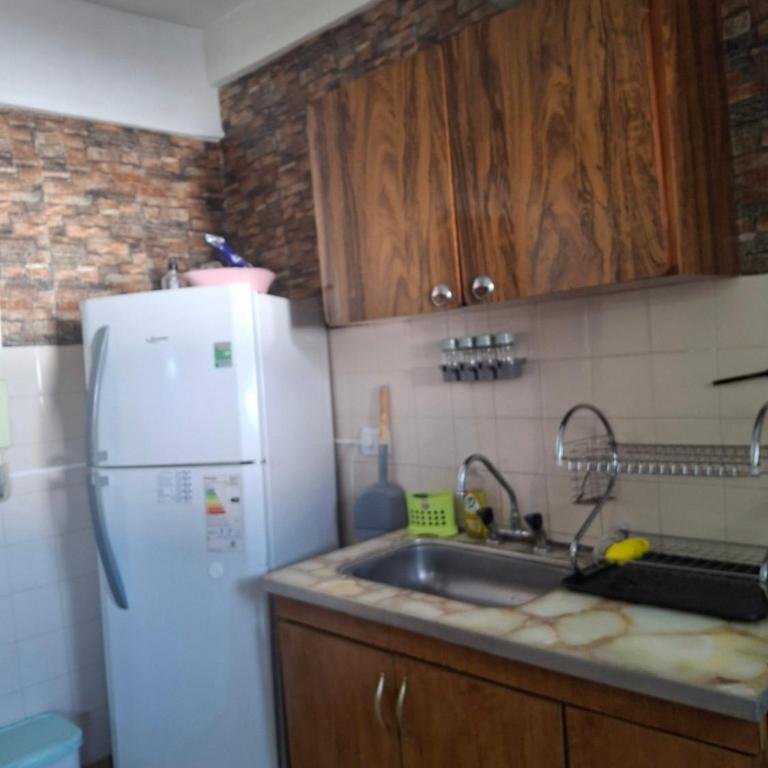 Disfruta de la mejor ubicación Santa Teresita 41 y 2 a 100mts del mar una cuadra del centro - Apartamento de 1 dormitorio - 15