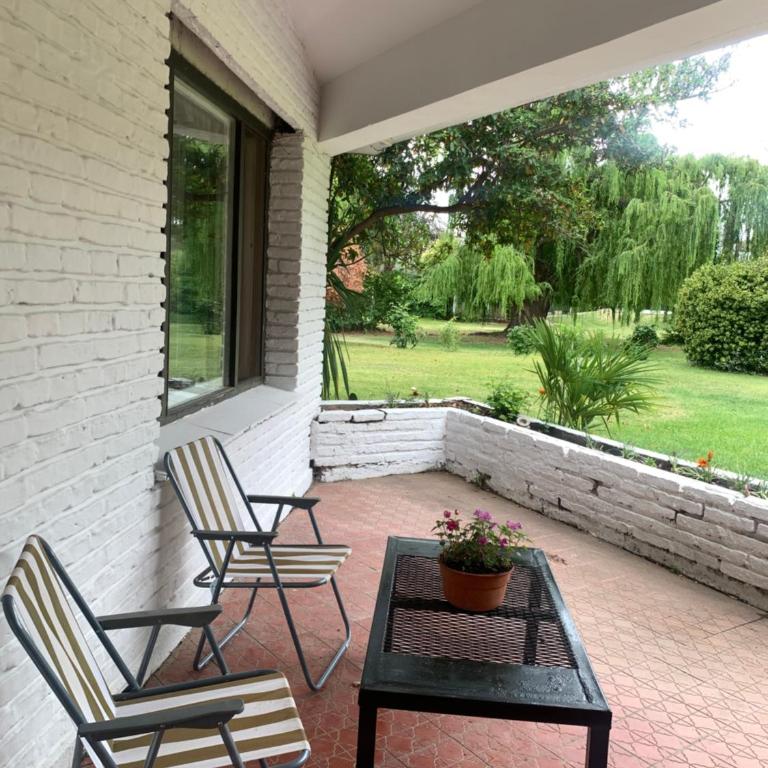 Chacra Los Cipreses - Casa completa con gran parque arbolado, 6 personas, entorno tranquilo - Vacation Home - 6