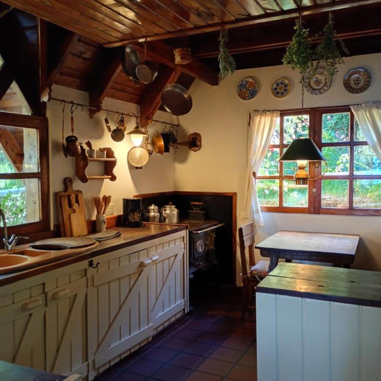 Casa Patagónica con Vista al Lago y Jardín Ideal Familias en Bariloche - Casa de 3 dormitorios - 24