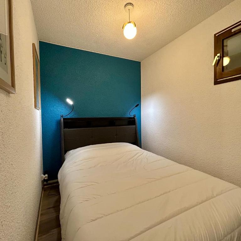 Instant Soleil - WIFI - Vue - Balcon - Parking - One-Bedroom Apartment with Balcony and Mountain View - 10