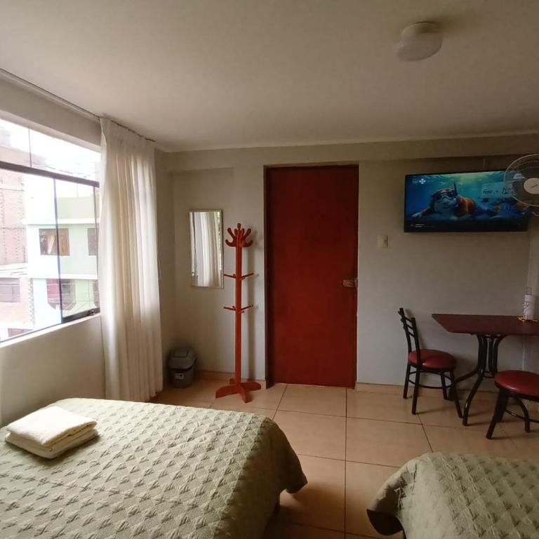 Across from Lima Airport - A y J Familia - Habitación Doble - 2 camas - 5