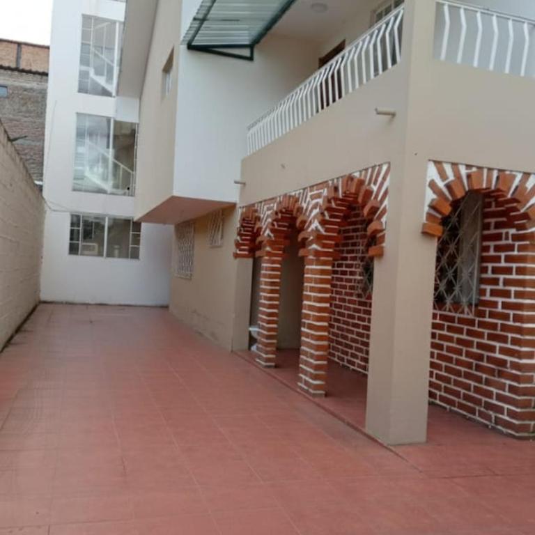 Casa Moderna en Loja - ideal para familias - Three-Bedroom House - 1