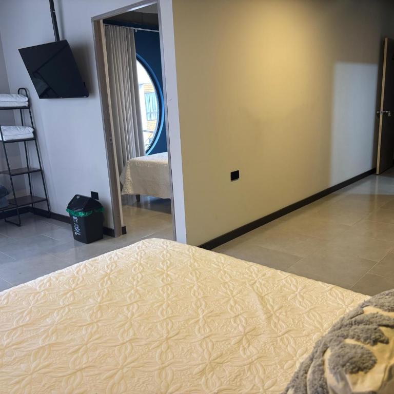 Hotel Moore 45 - Deluxe One-Bedroom Apartment - 3