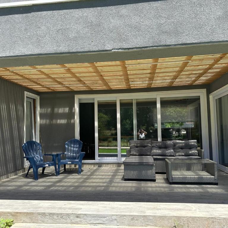 Amplia casa al borde del río Pingueral - Three-Bedroom House - 17