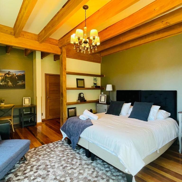 Wellnesshaus Bed and Breakfast - Deluxe Suite with Spa Bath - 10