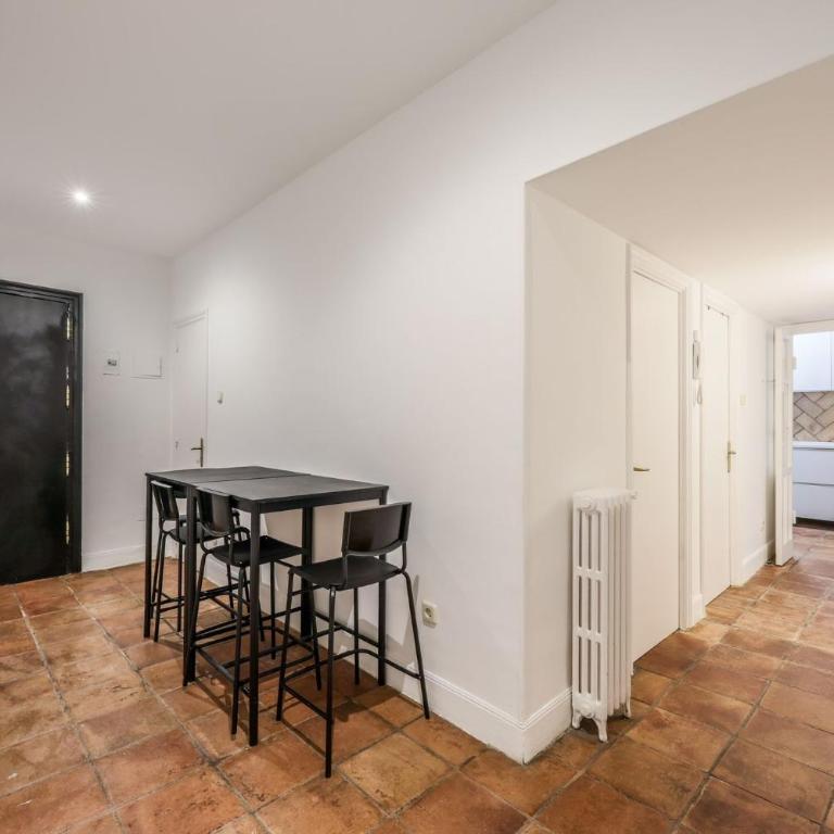 Agora Boutique Coliving Madrid - Double or Twin Room with Shared Bathroom - 9