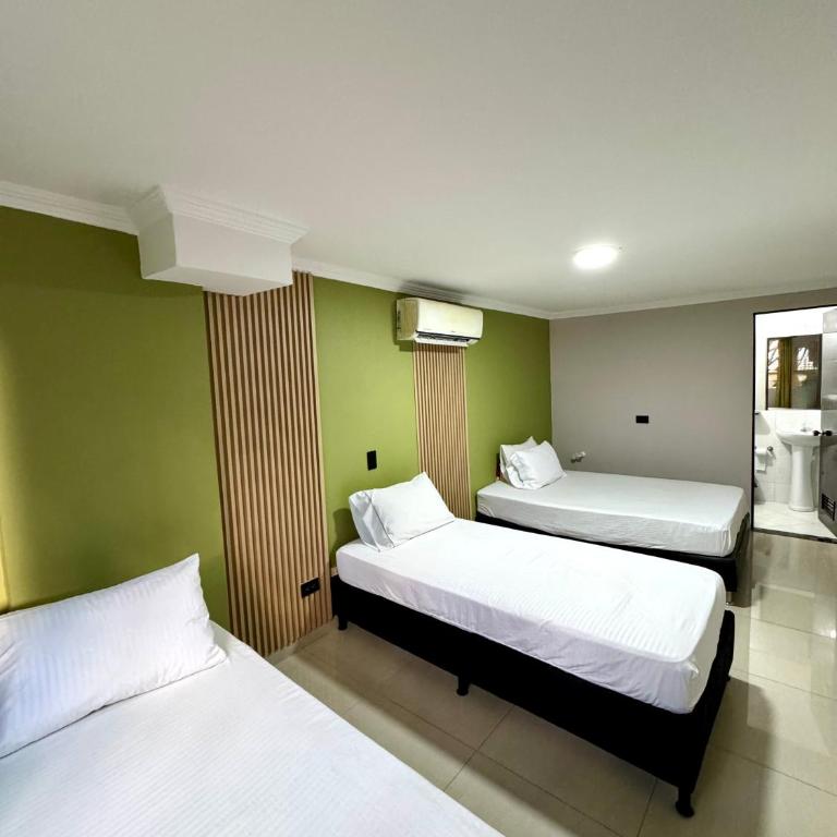 Hotel Verony La 70 - Quadruple Room - 1