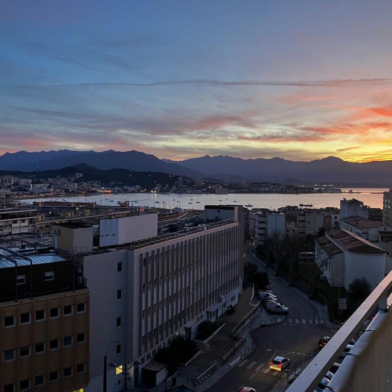 Très bel appartement avec terrasse de 87m2 avec une superbe vue panoramique sur la baie d Ajaccio - Apartment mit 2 Schlafzimmern - 27