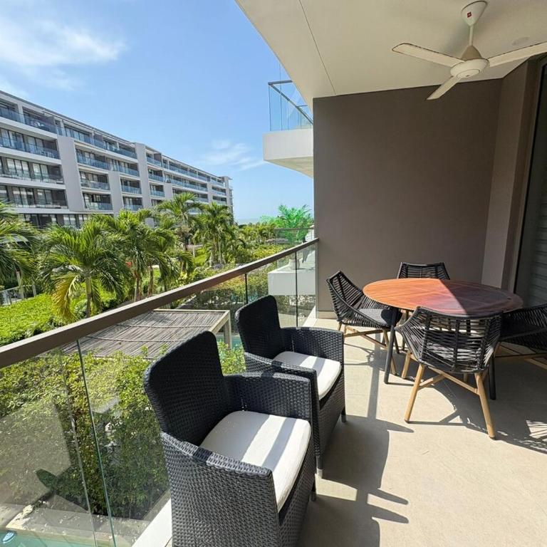 Apt 2 rooms with private beach and ideal pool - Two-Bedroom Apartment with Balcony - 34