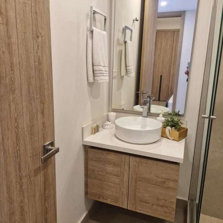 Apt 2 rooms with private beach and ideal pool - Two-Bedroom Apartment with Balcony - 31