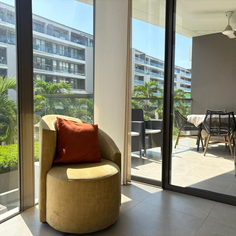 Apt 2 rooms with private beach and ideal pool - Two-Bedroom Apartment with Balcony - 5