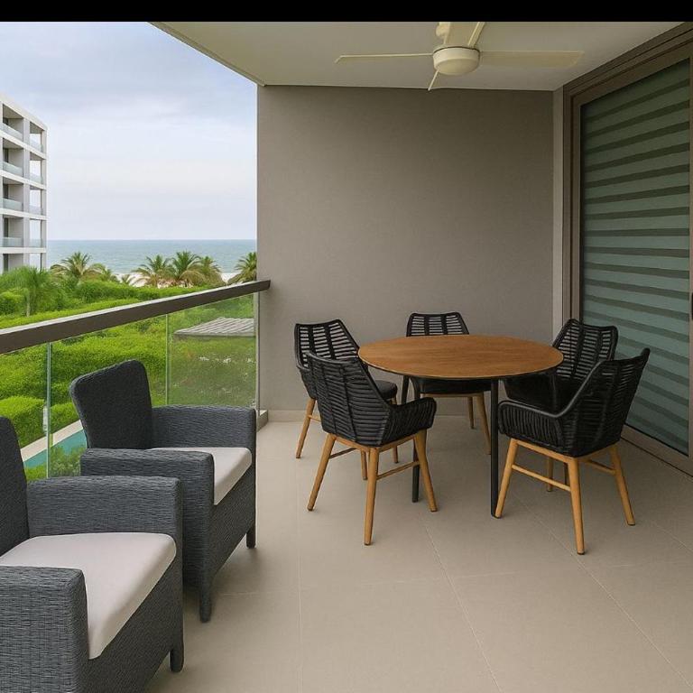 Apt 2 rooms with private beach and ideal pool - Two-Bedroom Apartment with Balcony - 38