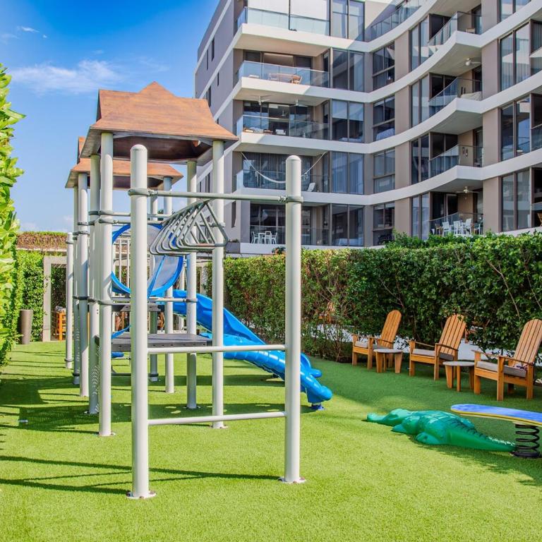 Apt 2 rooms with private beach and ideal pool - Two-Bedroom Apartment with Balcony - 42