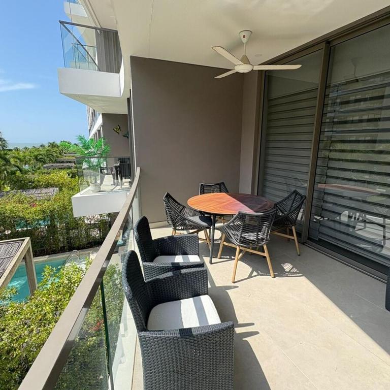 Apt 2 rooms with private beach and ideal pool - Two-Bedroom Apartment with Balcony - 70