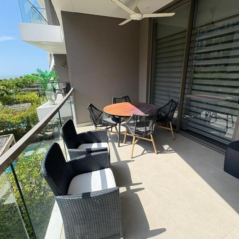 Apt 2 rooms with private beach and ideal pool - Two-Bedroom Apartment with Balcony - 81