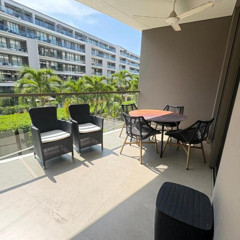 Apt 2 rooms with private beach and ideal pool - Two-Bedroom Apartment with Balcony - 80