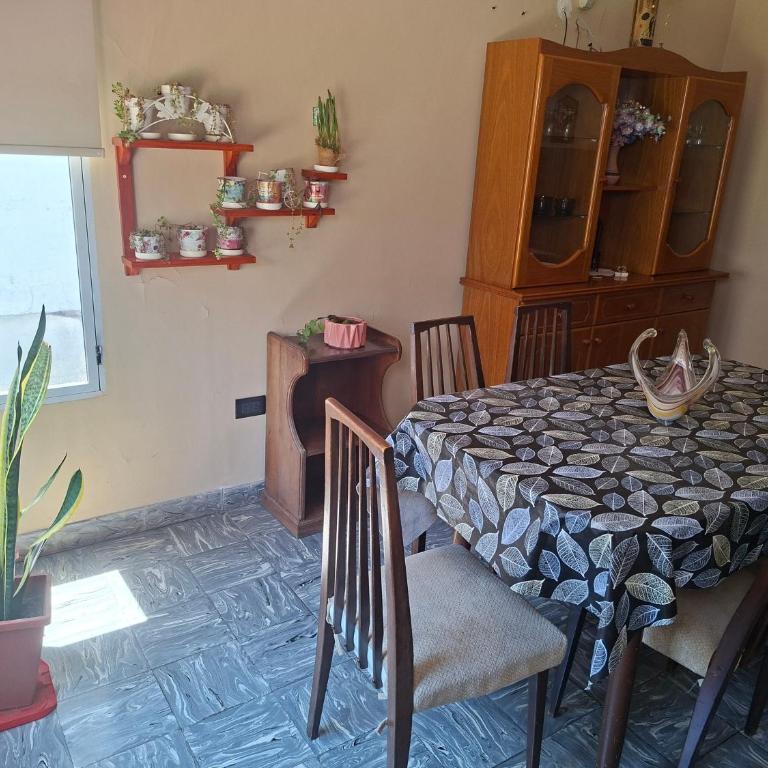 Julia's - Two-Bedroom House - 4