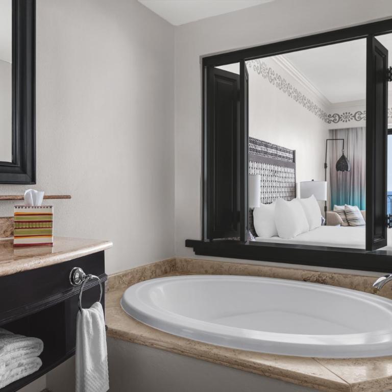 Hilton Los Cabos - Deluxe King Room with Ocean View - 7