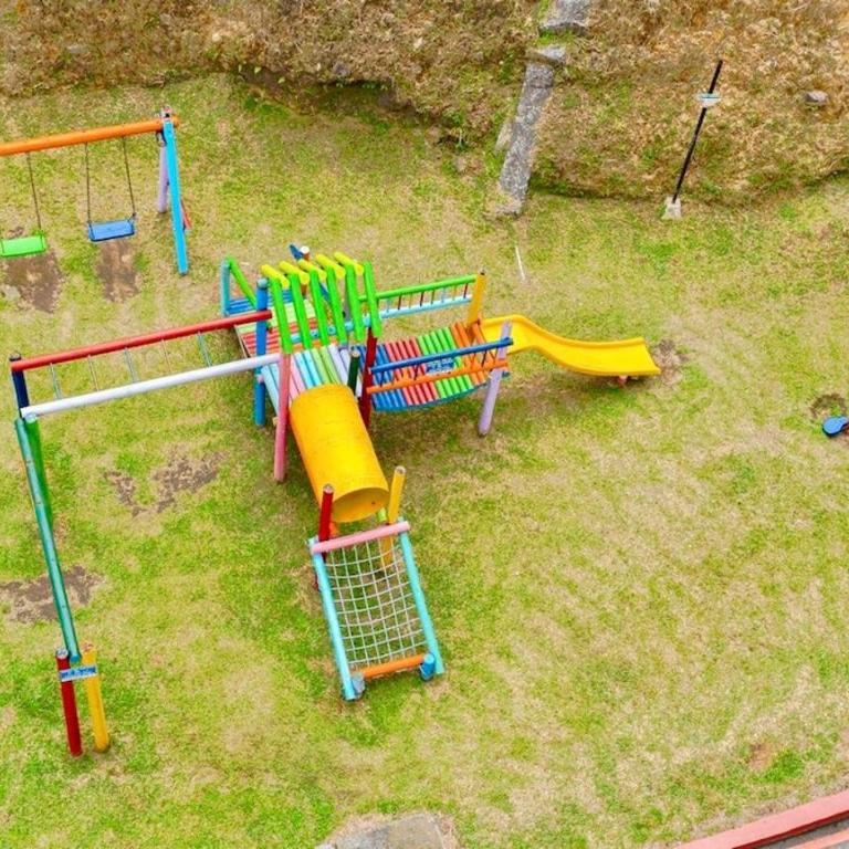 Apartamento amplio con Piscina cerca al Aeropuerto Matecaña de Pereira - Three-Bedroom Apartment - 7