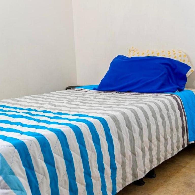 Apartamento amplio con Piscina cerca al Aeropuerto Matecaña de Pereira - Three-Bedroom Apartment - 9