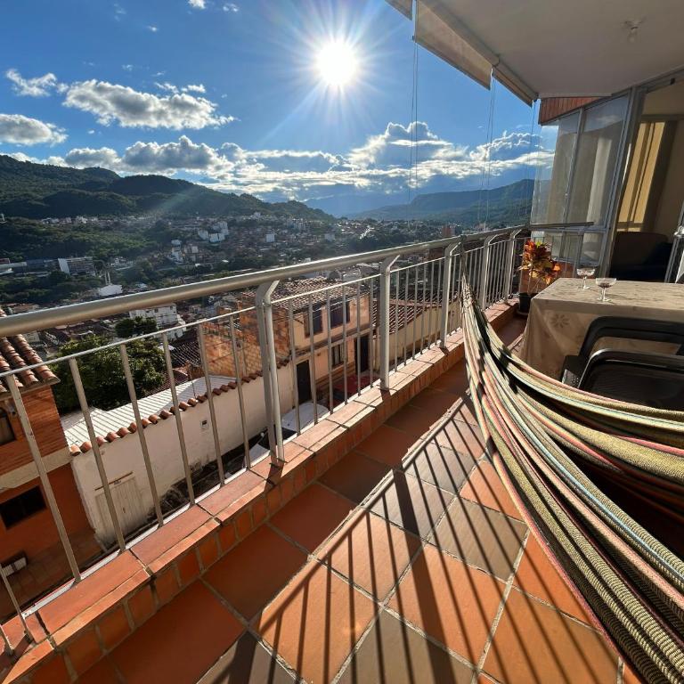 Apartamento amplio con piscina, hermosa vista a la ciudad de San Gil - Apartamento de 3 dormitorios - 2