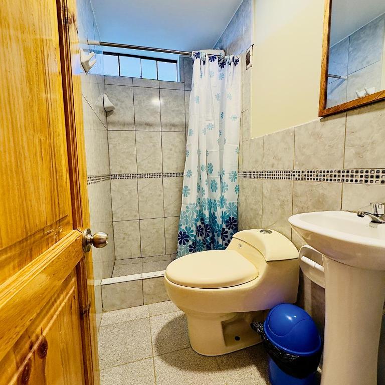 Casa Familiar TOVCA Oxapampa - Double Room with Shared Bathroom - 3