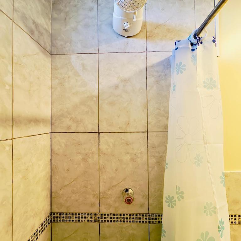 Casa Familiar TOVCA Oxapampa - Double Room with Shared Bathroom - 5