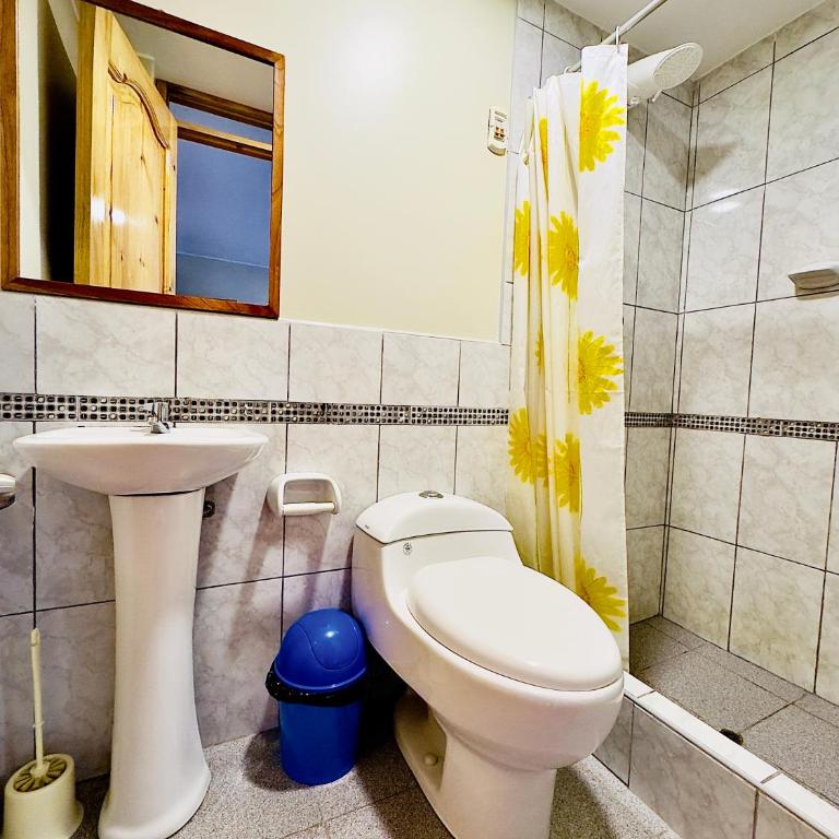 Casa Familiar TOVCA Oxapampa - Double Room with Mountain View - 3