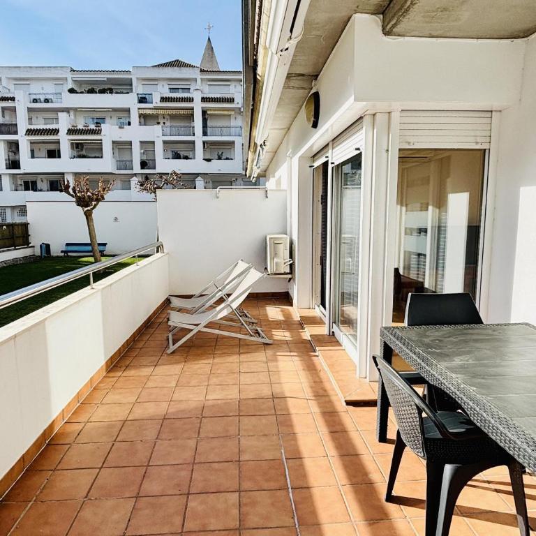 Encantador Bajo con Terraza Cerca Playa - ES-258-183 - Apartamento - 5