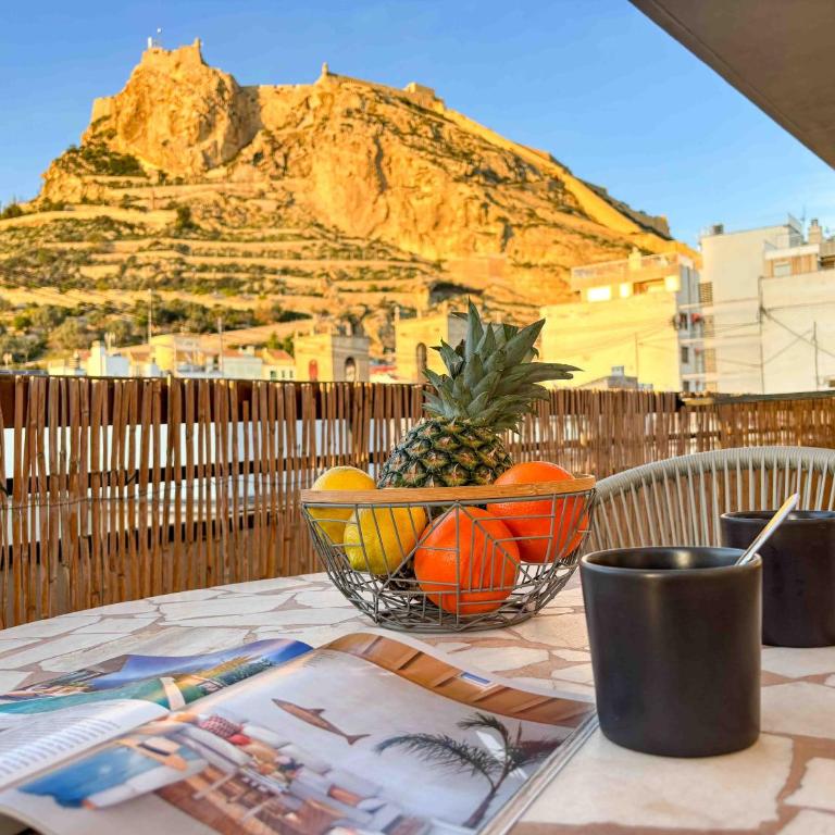 LA TERRAZA. VISTAS AL CASTILLO A 1 MIN. DE LA PLAYA - Three-Bedroom Apartment - 5