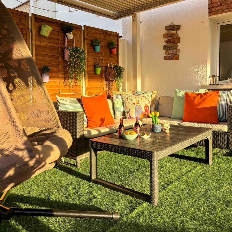 LA TERRAZA. VISTAS AL CASTILLO A 1 MIN. DE LA PLAYA - Three-Bedroom Apartment - 54
