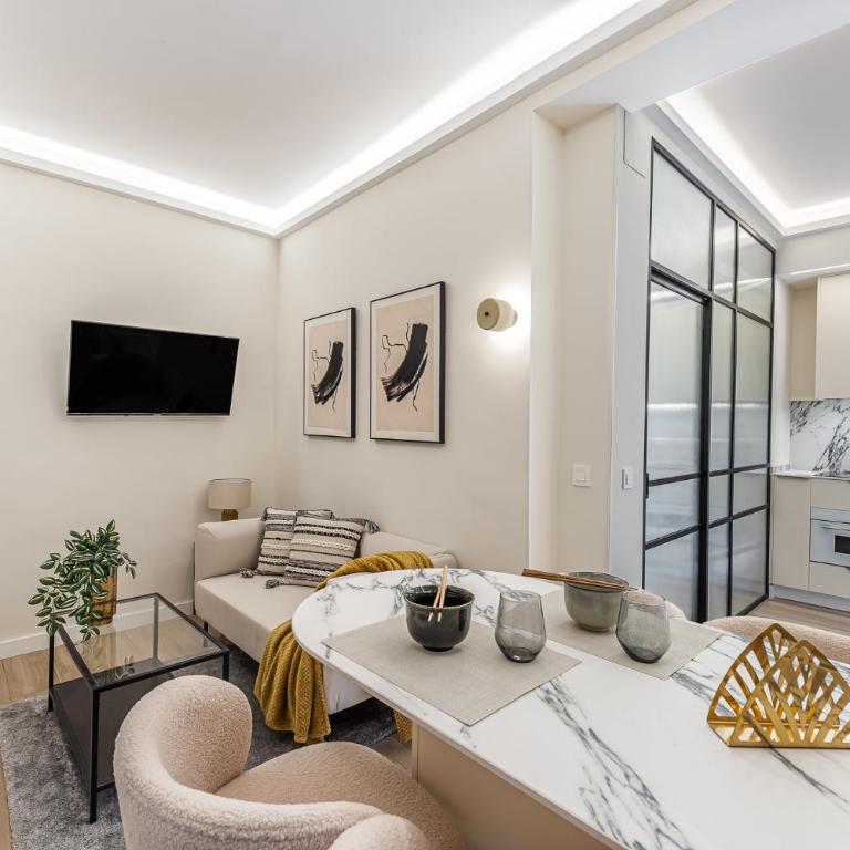 Queen's Chueca Boutique IV - Alojamiento corta estancia - Three-Bedroom Apartment - 1